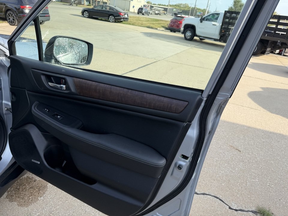 Used 2017 Subaru Outback 2.5i Limited AWD/4WD image 21