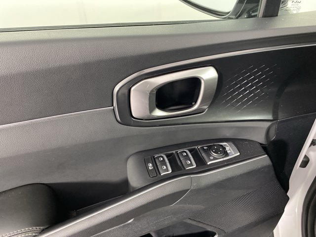 Used 2025 Kia Sorento S FWD image 14