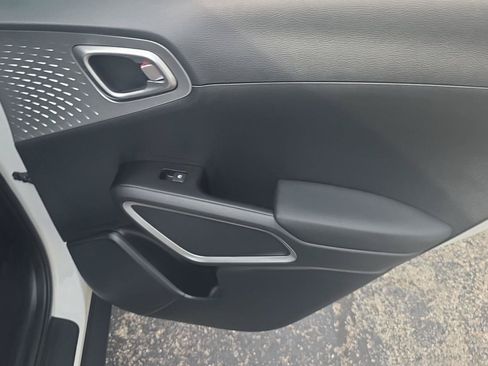 Used 2025 Kia Soul LX FWD image 26