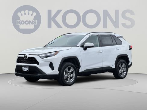 Used 2025 Toyota RAV4 XLE AWD/4WD image 1