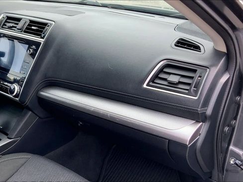 Used 2019 Subaru Outback 2.5i Premium image 18