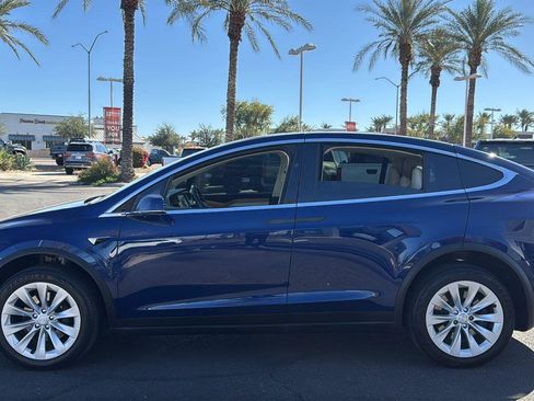 Used 2018 Tesla Model X 75D image 4