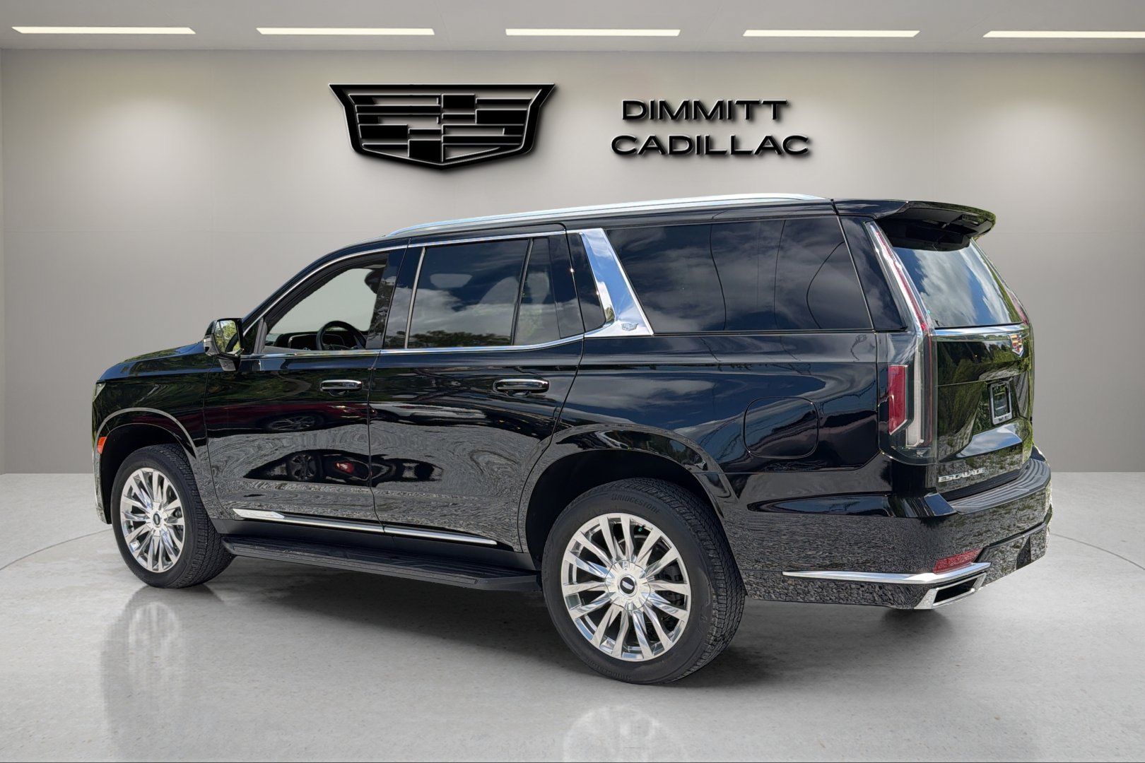 Certified 2022 Cadillac Escalade Premium Luxury RWD image 7