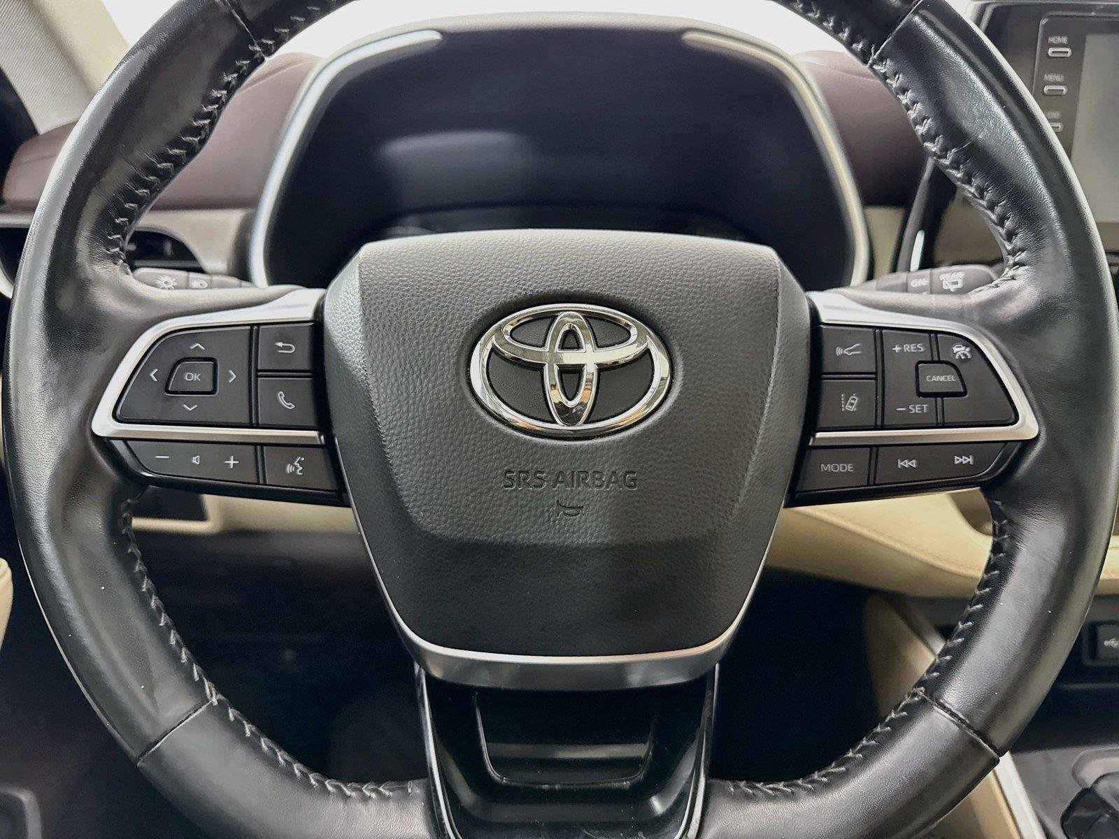 Used 2020 Toyota Highlander XLE AWD/4WD image 16