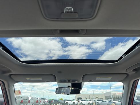 Used 2022 Hyundai Venue SEL FWD image 17
