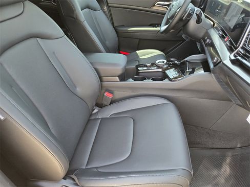 New 2025 Kia Sportage EX image 10