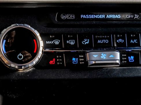 Used 2022 Ford F350 Lariat w/ Lariat Value Package AWD/4WD image 22