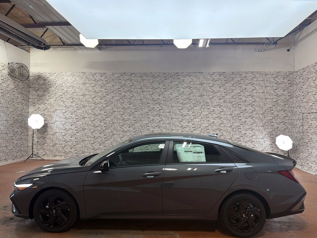 New 2026 Hyundai Elantra SEL Sport FWD image 4