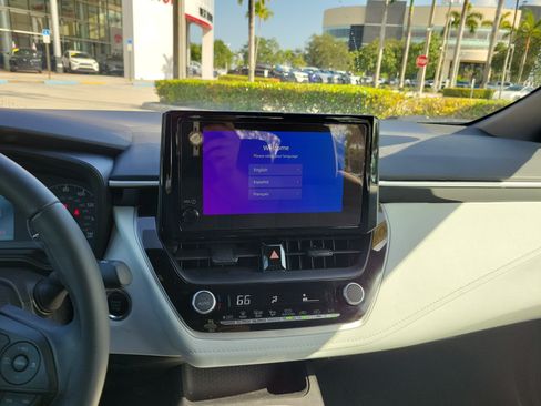Used 2025 Toyota Corolla SE FWD image 17
