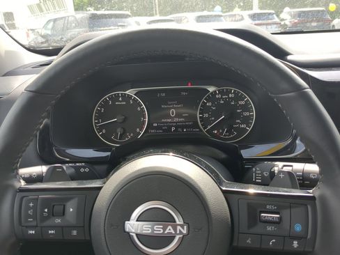 Used 2025 Nissan Pathfinder SL AWD/4WD image 13