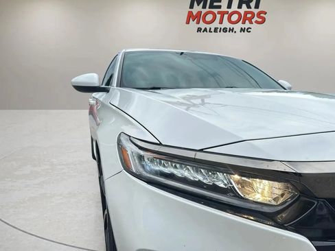 Used 2018 Honda Accord Sport image 9