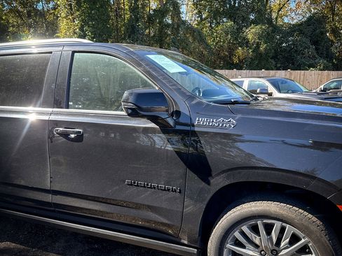 Used 2023 Chevrolet Suburban High Country image 18