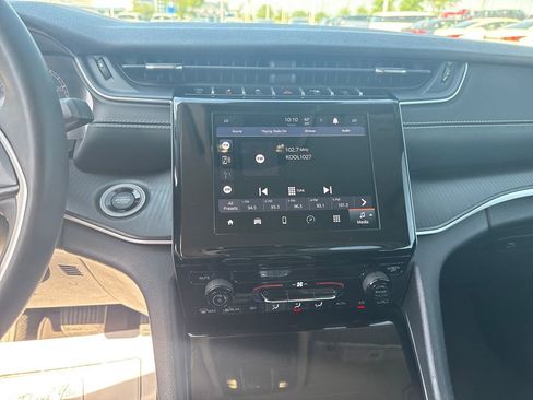 Used 2024 Jeep Grand Cherokee Laredo image 24