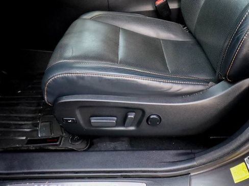 Used 2017 Toyota Highlander Limited image 33