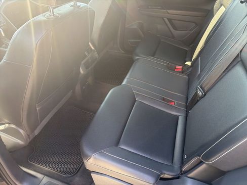 Used 2020 Volkswagen Atlas Cross Sport SE w/ Panoramic Sunroof Package image 16