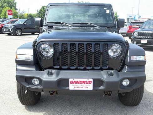 Used 2020 Jeep Gladiator Sport w/ Quick Order Package 24S AWD/4WD image 3