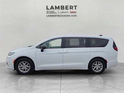 Used 2024 Chrysler Pacifica Touring-L image 2