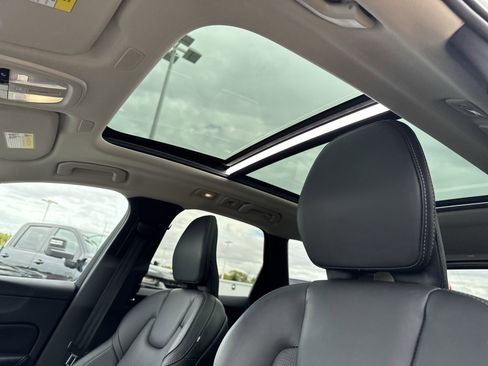 Used 2022 Volvo XC60 B5 Inscription w/ Climate Package image 19