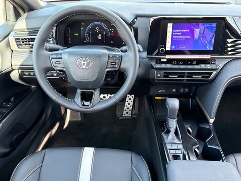 New 2026 Toyota Camry Hybrid FWD image 19