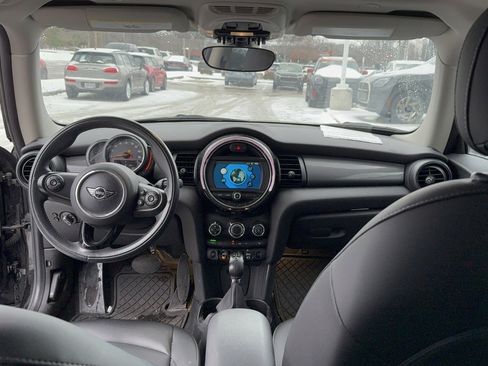 Used 2019 MINI Cooper 2-Door Hardtop image 6