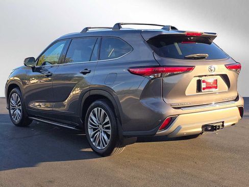 Certified 2021 Toyota Highlander Platinum image 5