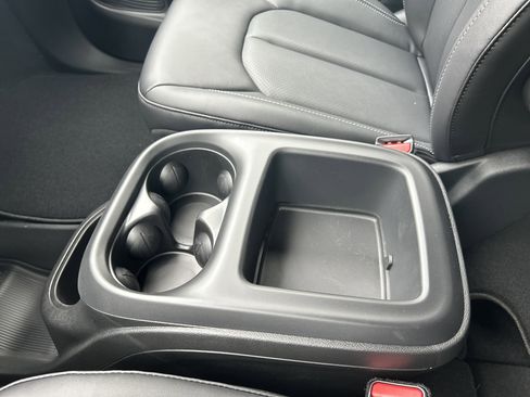 New 2026 Chrysler Pacifica Select image 23