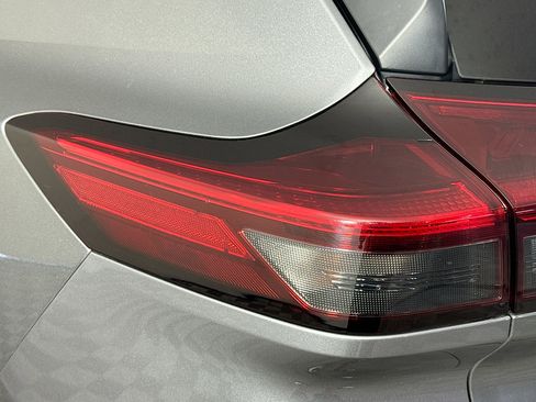 Used 2023 Nissan Rogue S image 35