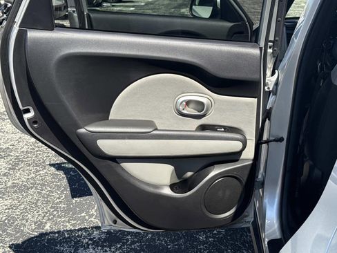 Used 2017 Kia Soul FWD image 17