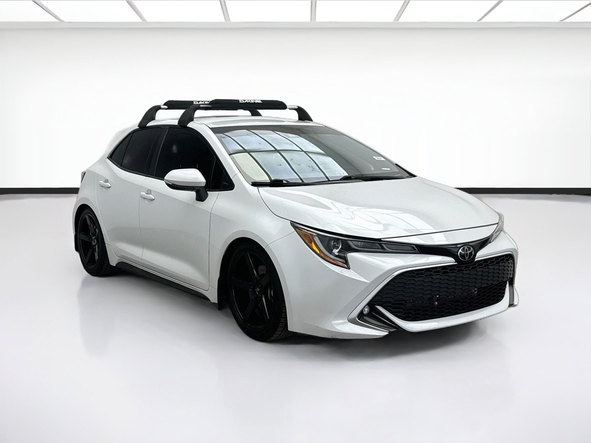 Used 2022 Toyota Corolla XSE FWD image 3