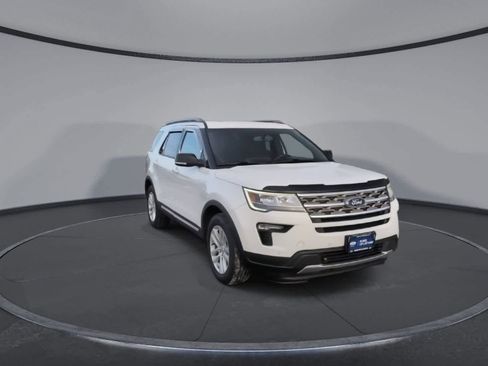 Certified 2018 Ford Explorer XLT w/ Equipment Group 202A image 2