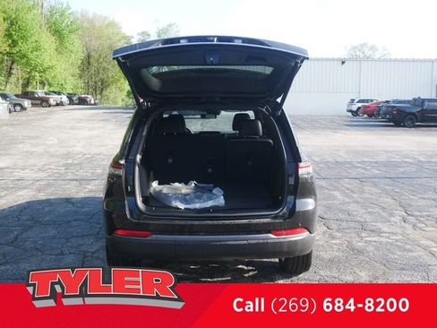 New 2026 Jeep Grand Cherokee Limited w/ Limited Altitude Package AWD/4WD image 15