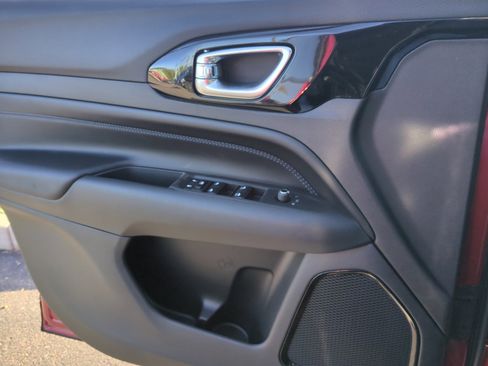 New 2026 Jeep Compass Latitude image 13