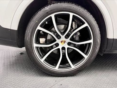 Used 2019 Porsche Cayenne AWD/4WD image 35
