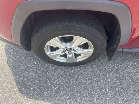 Used 2019 Toyota RAV4 XLE w/ Convenience Package AWD/4WD image 4