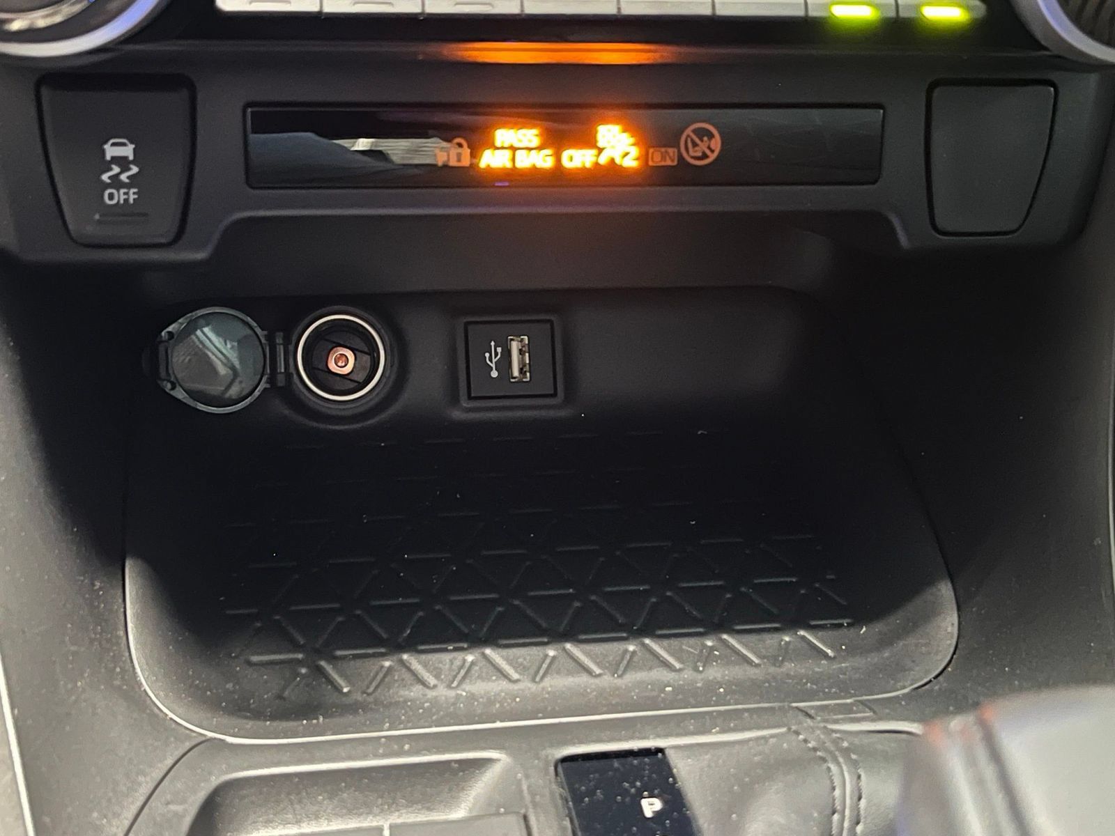 Used 2025 Toyota RAV4 XLE AWD/4WD image 22