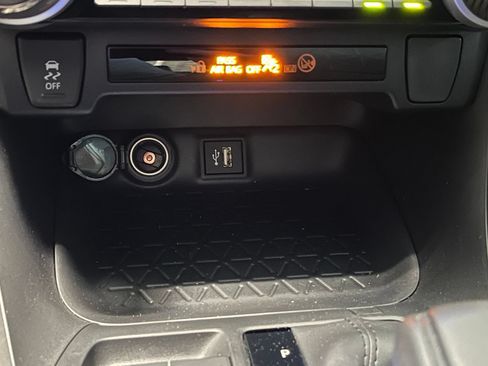 Used 2025 Toyota RAV4 XLE AWD/4WD image 22
