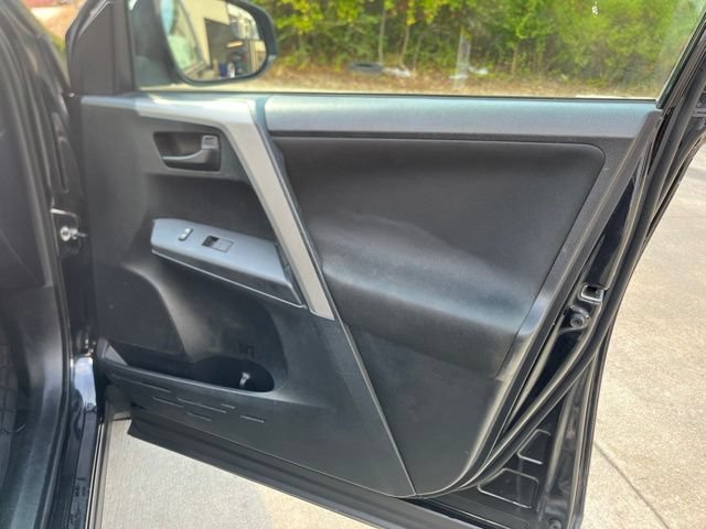 Used 2017 Toyota RAV4 LE FWD image 18