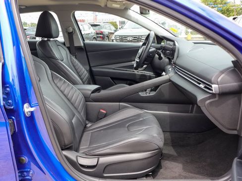 Used 2025 Hyundai Elantra Limited FWD image 8