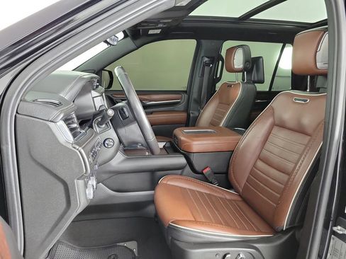 Used 2023 GMC Yukon Denali Ultimate AWD/4WD image 17
