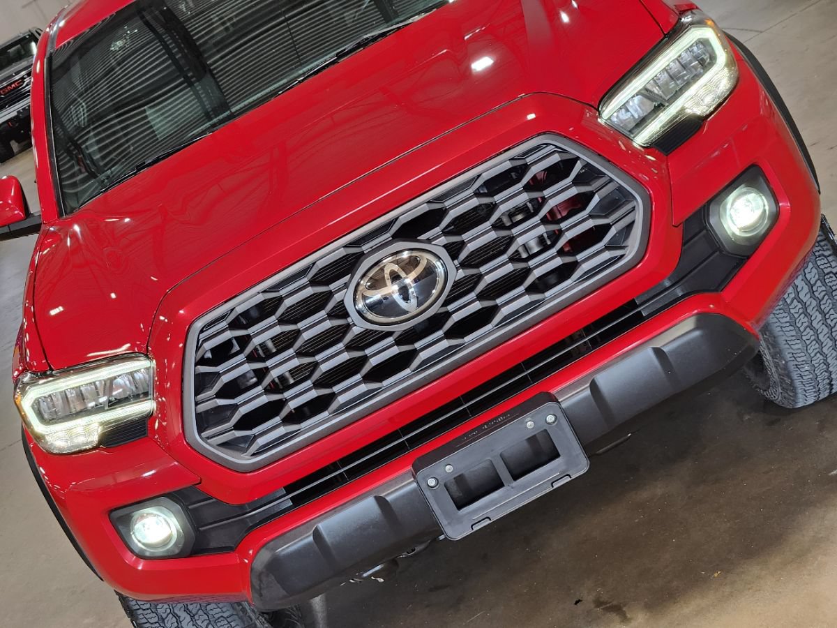 Used 2022 Toyota Tacoma TRD Off-Road AWD/4WD image 19