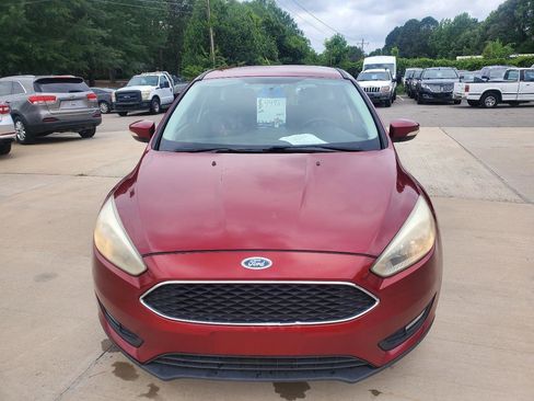 Used 2016 Ford Focus SE w/ SE Sport Package FWD image 2