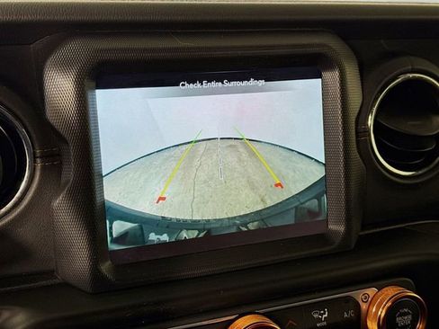 Used 2020 Jeep Wrangler Unlimited Sahara AWD/4WD image 17
