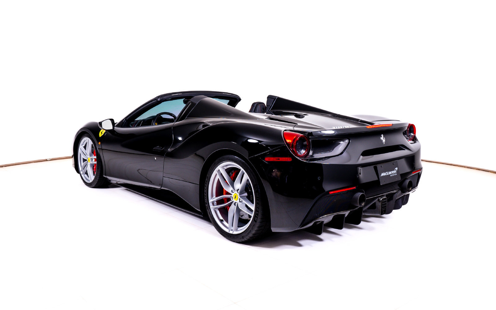 Used 2018 Ferrari 488 Spider RWD image 5