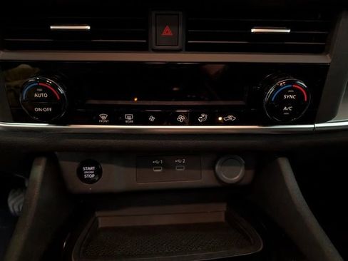 Used 2025 Nissan Rogue SV image 20