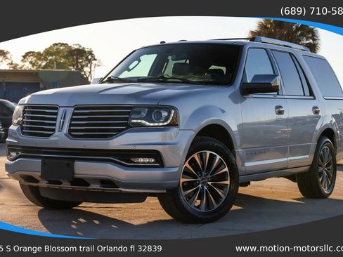 Used 2017 Lincoln Navigator Select image 1