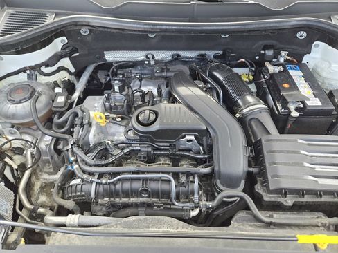 Used 2022 Volkswagen Taos SEL w/ Panoramic Sunroof Package FWD image 26