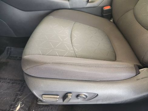 Used 2025 Toyota RAV4 XLE FWD image 25