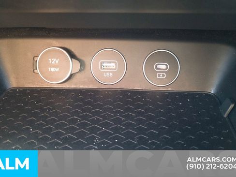 Used 2024 Genesis G70 2.5T image 17