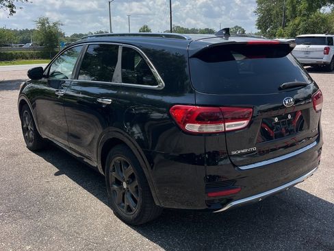 Used 2017 Kia Sorento SX FWD image 4