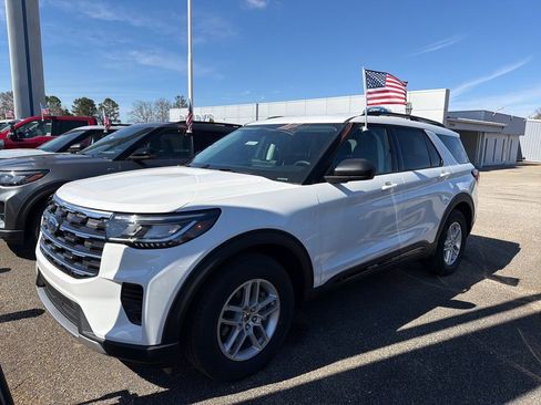 New 2026 Ford Explorer Active image 2